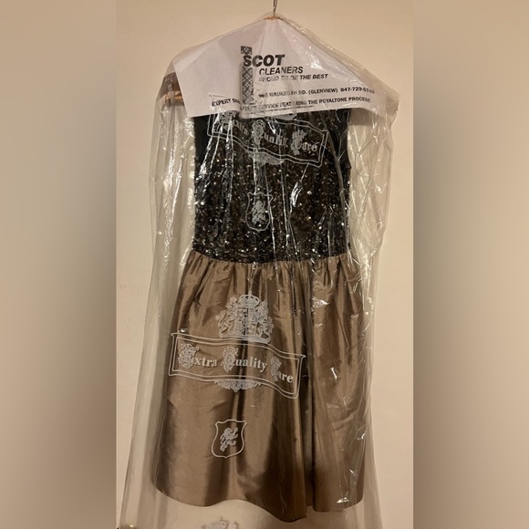 ADRIANNA PAPELL, SEQUIN SLEEVELESS COCKTAIL DRESS (pre-owned) dry cleaned size 4 - Picture 13 of 15